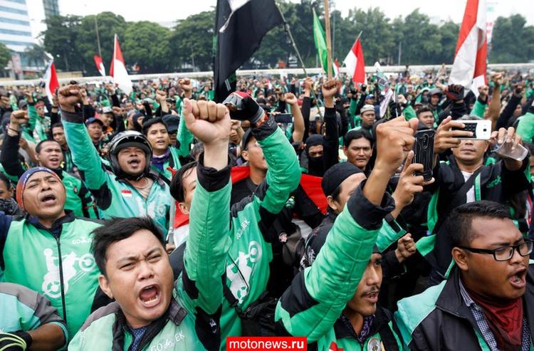 Мототаксисты Индонезии вышли на акцию протеста